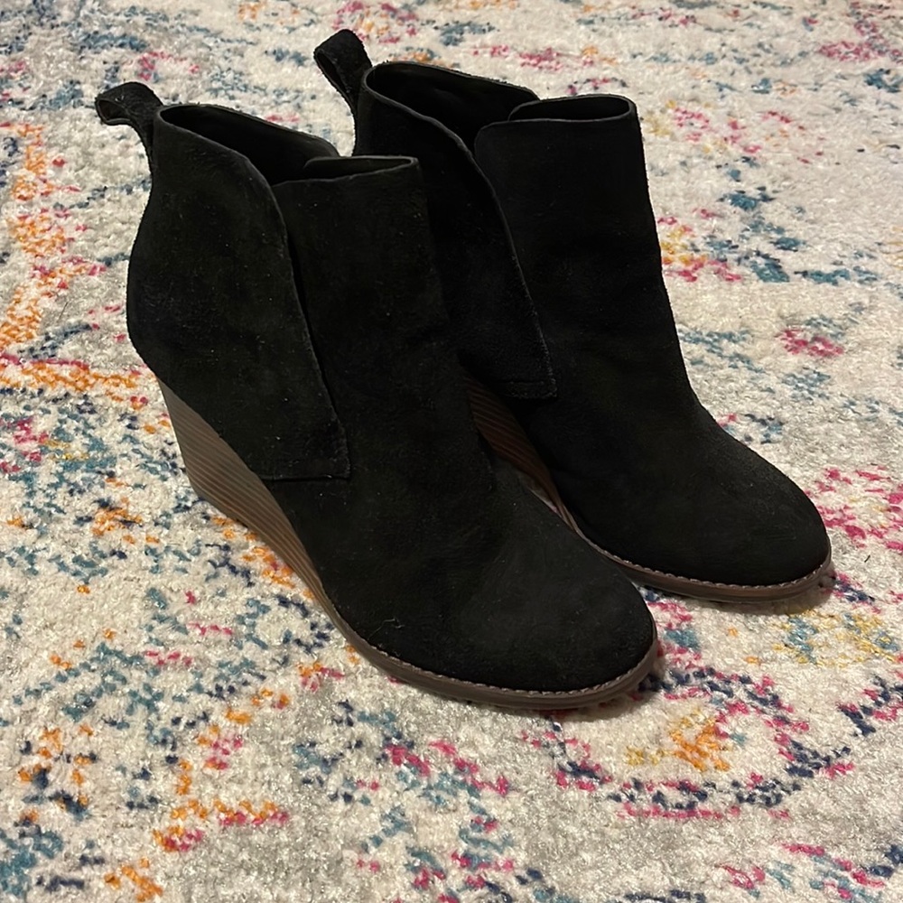 Lucky Brand size 7.5 black suede bootie